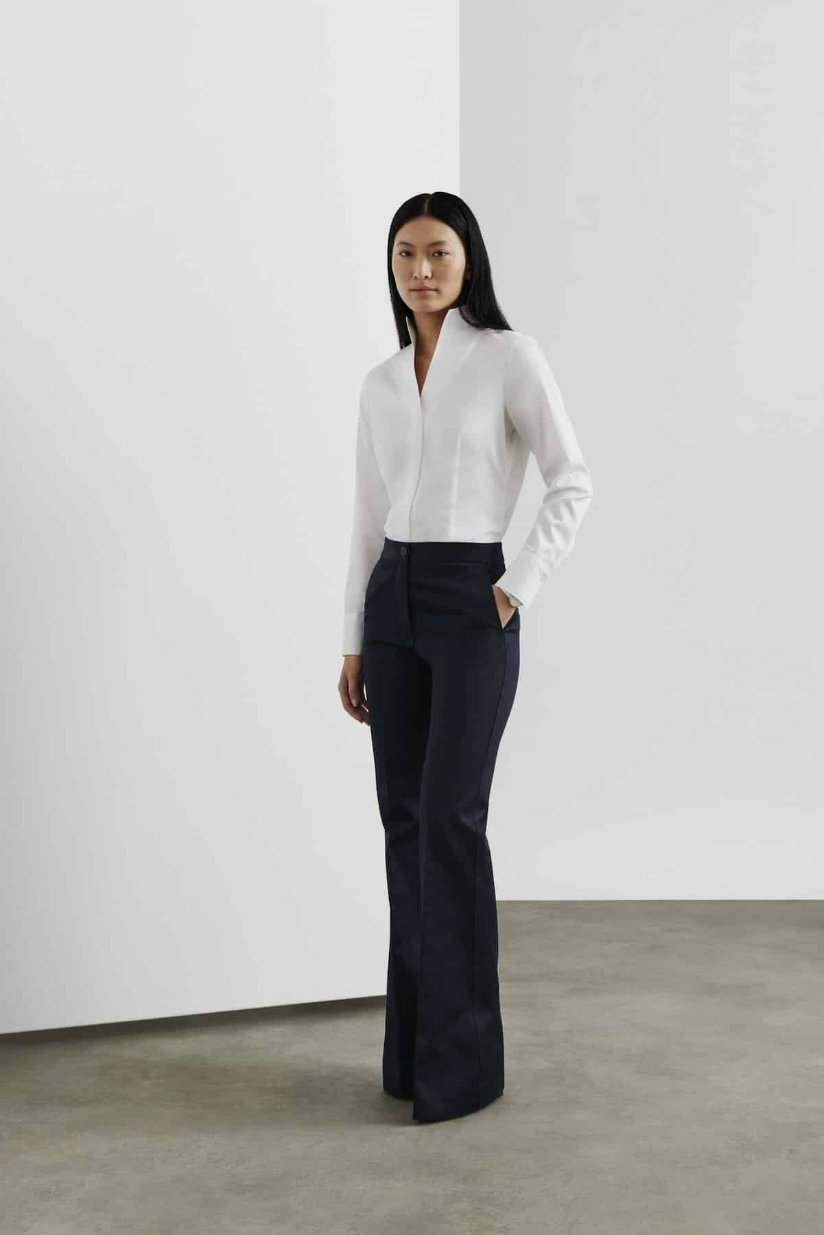 ETERNA_fall_winter_2023_large_ETERNA_Best_in_Class_Satin_Shirt_Women_People_Main_5352_00D282_CMYK_300